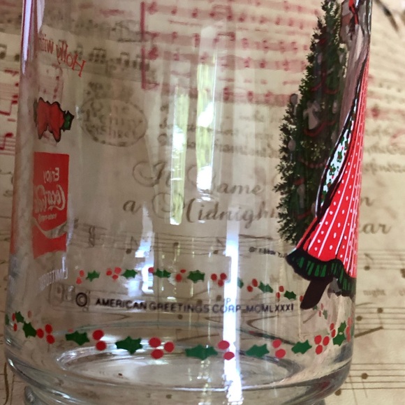 80's Christmas Coke Glass - Holly Hobbie Christmas - Coca Cola Collectible - Picture 4 of 11